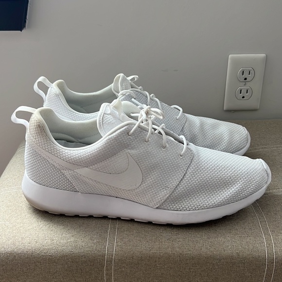 Nike Roshe One ‘Triple White’ 15 - Picture 2 of 6
